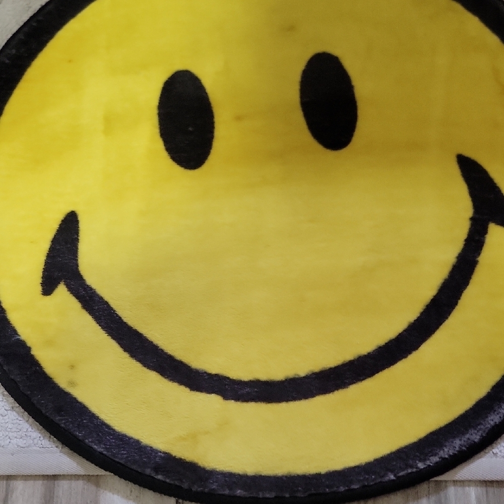 Yellow Smiley Face Rug - Picture 4 of 5